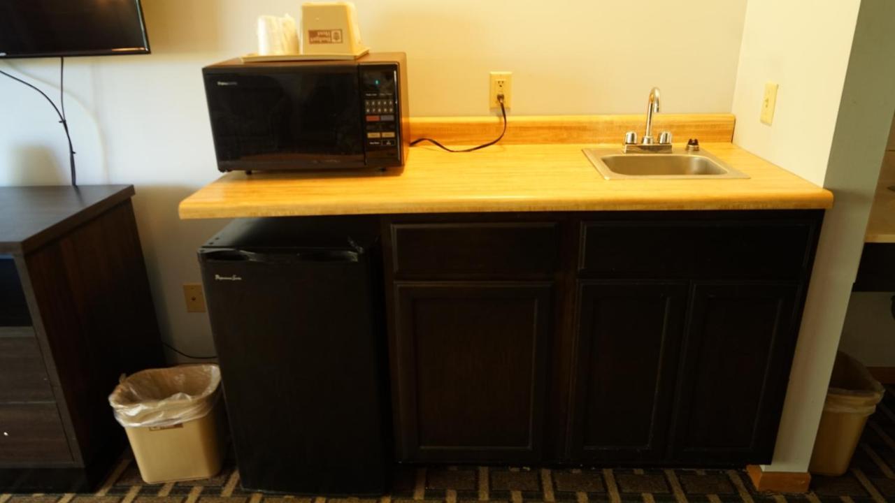 Budget Host Inn Fridley Экстерьер фото