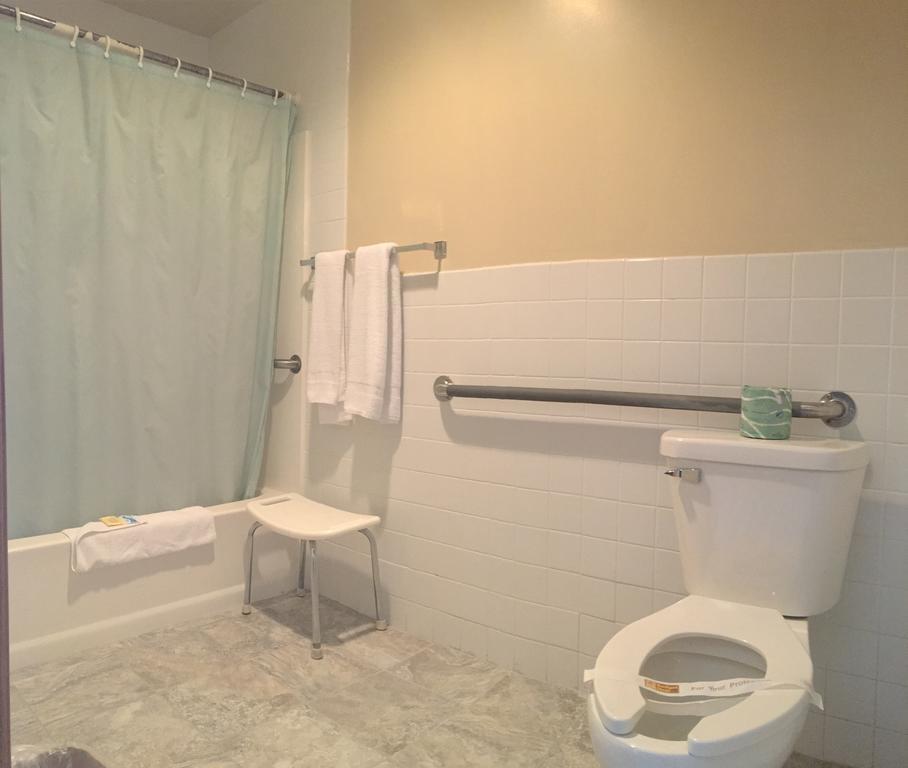 Budget Host Inn Fridley Экстерьер фото