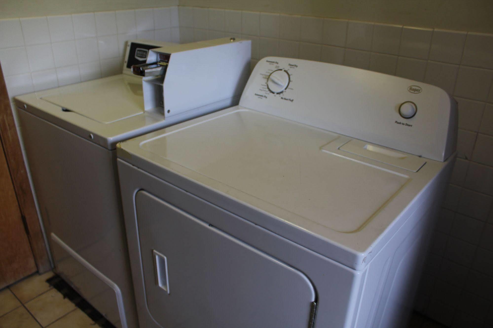 Budget Host Inn Fridley Экстерьер фото